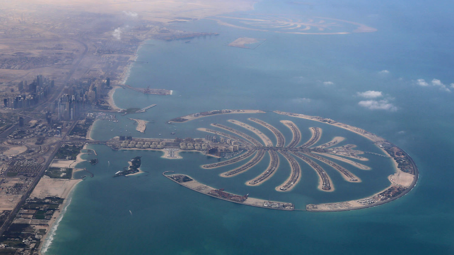 09_Dubai_Palm_Islands_from_the_air_WikimediaCommons