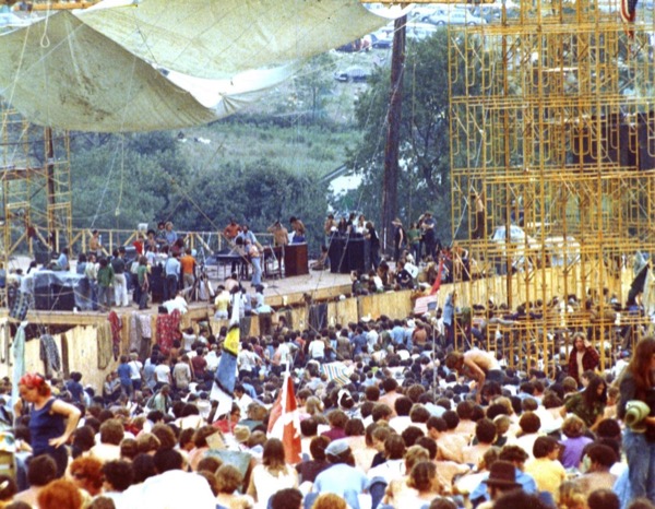 Woodstock-optreden1-podium