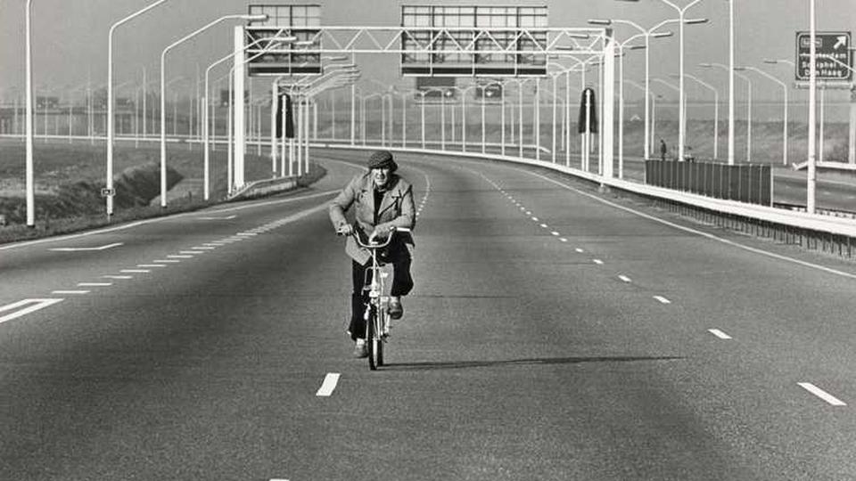 autoloze-zondag01_fietser-snelweg